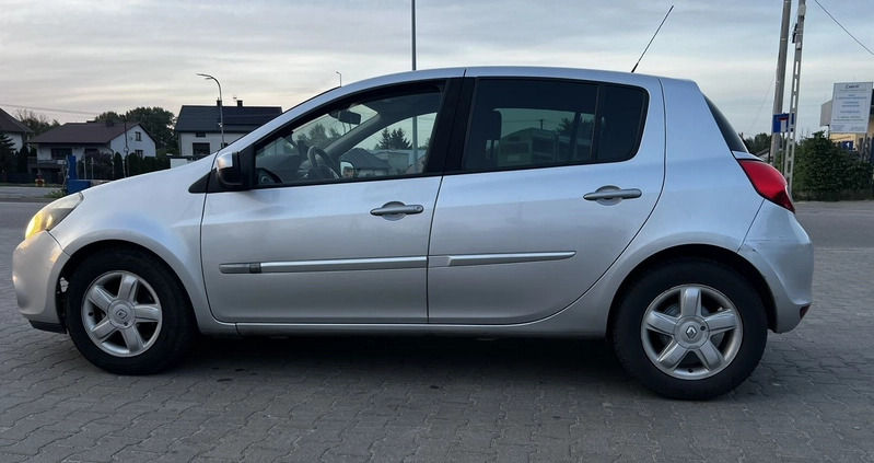 Renault Clio cena 14300 przebieg: 245000, rok produkcji 2009 z Nasielsk małe 301